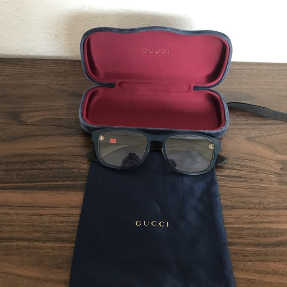Gucci Glasses - Picture 3 of 4